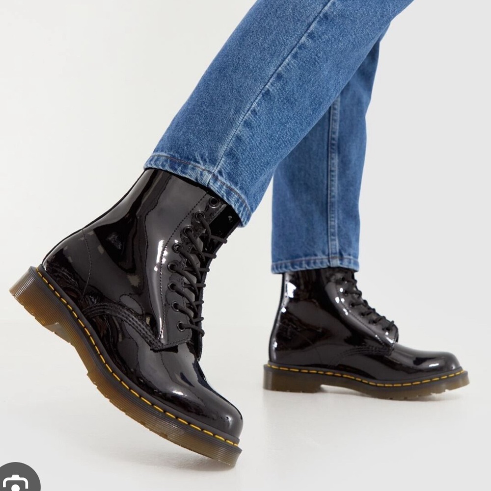 Dr. Martens black patent airwair BRAND NEW SIZE 7